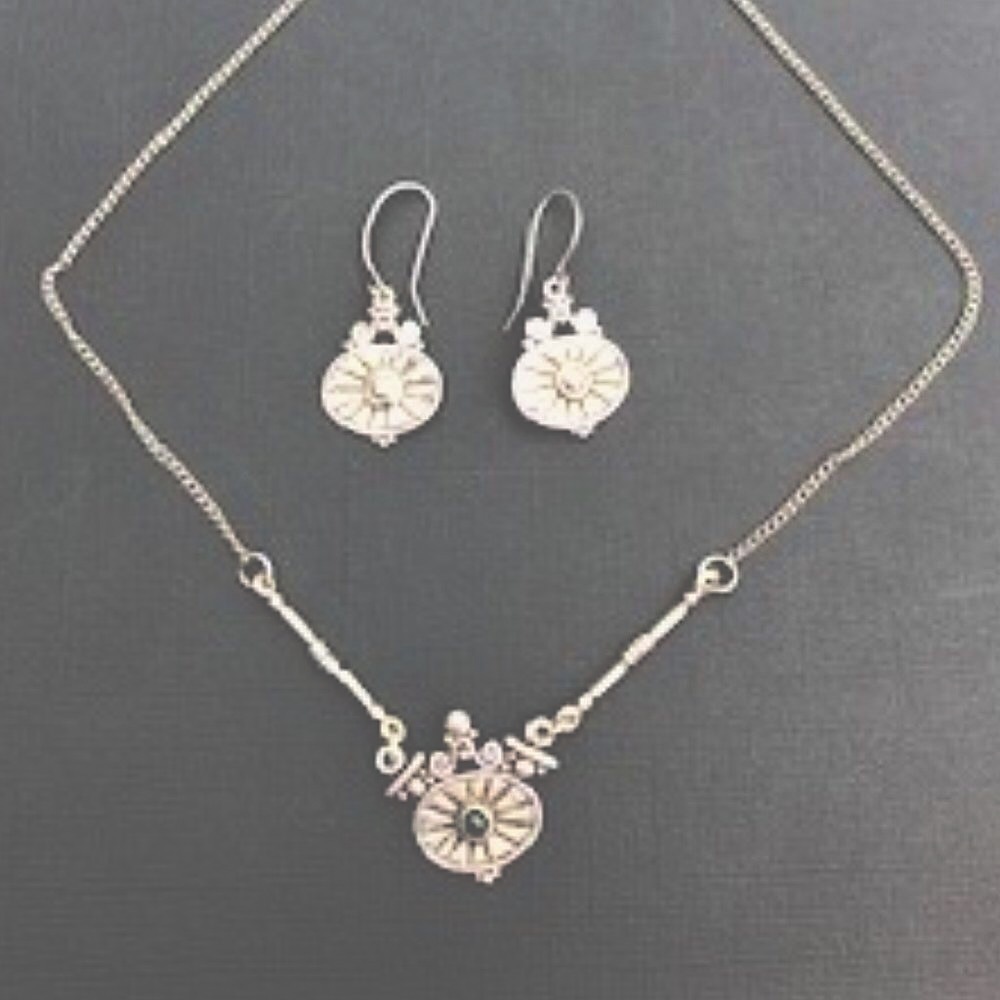 ⬇️Bill Mahonski Handcrafted Silver/Blue Necklace & Earrings